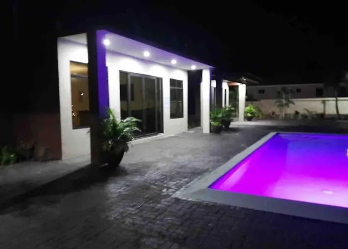 Bright Cove Luxury 1 Holiday home