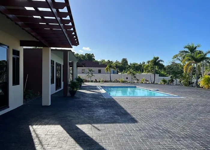 Bright Cove Luxury 1