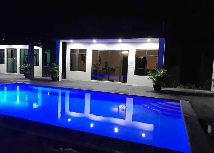 Bright Cove Luxury 1 Holiday home *