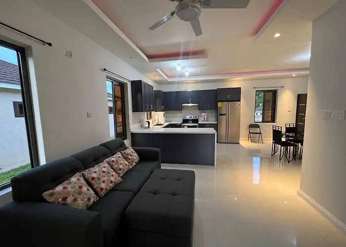 Bright Cove Luxury 1 Holiday home *