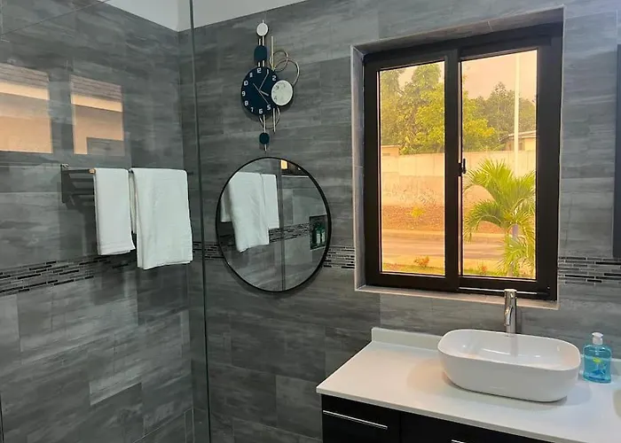 Bright Cove Luxury 1 *