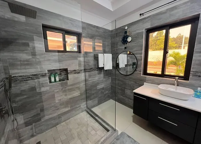 Bright Cove Luxury 1