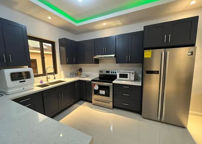 Bright Cove Luxury 1 Holiday home *
