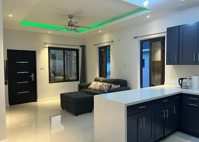 Bright Cove Luxury 1 Holiday home *