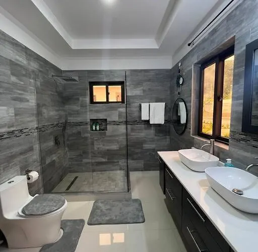 Bright Cove Luxury 1 Holiday home *